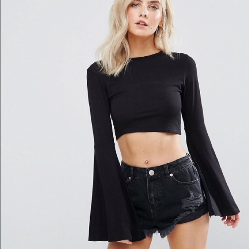 NWOT Boohoo Petite Cropped Top